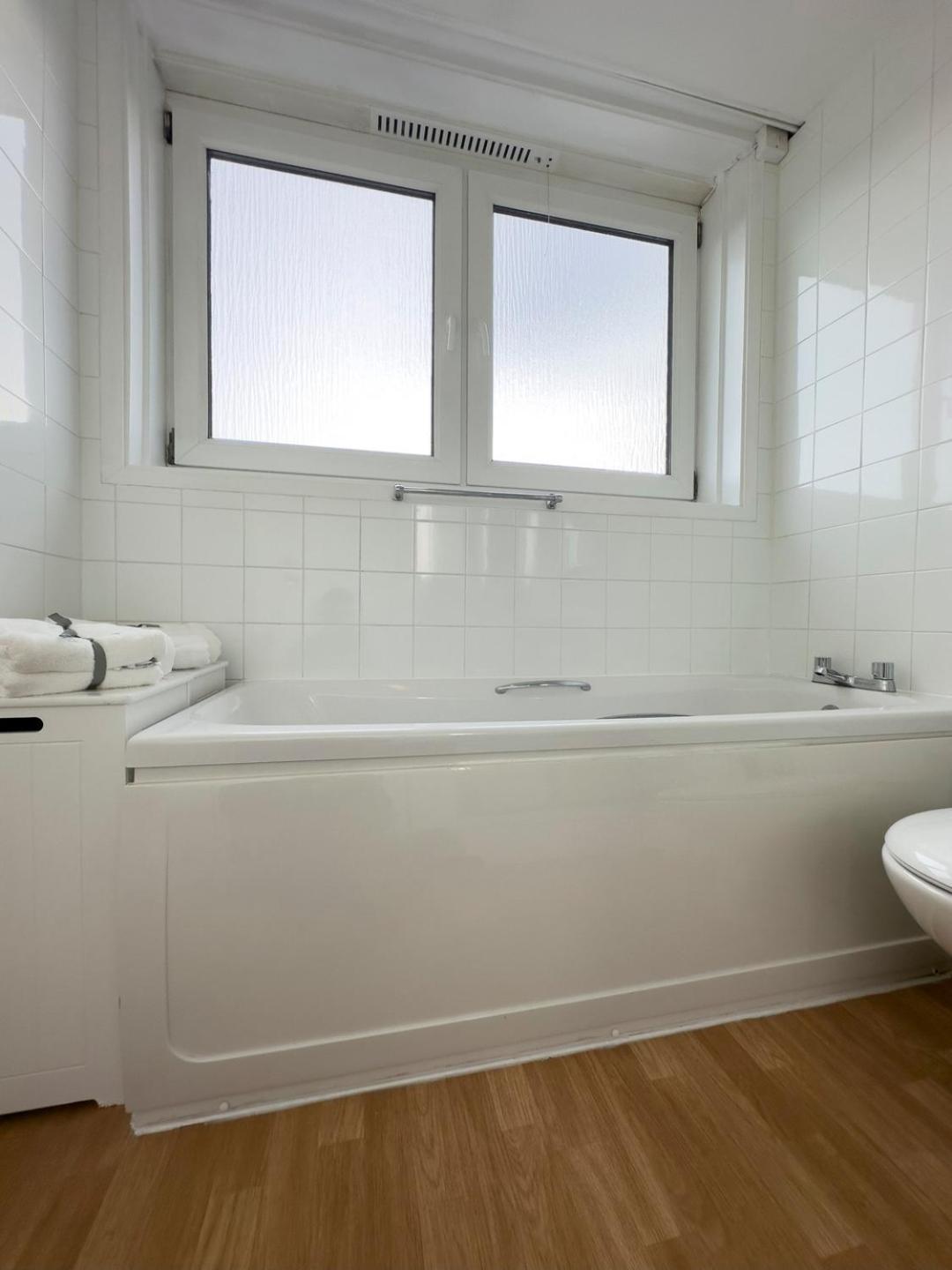 Scandi Style Apartment With Stunning Views Linlithgow Exteriör bild